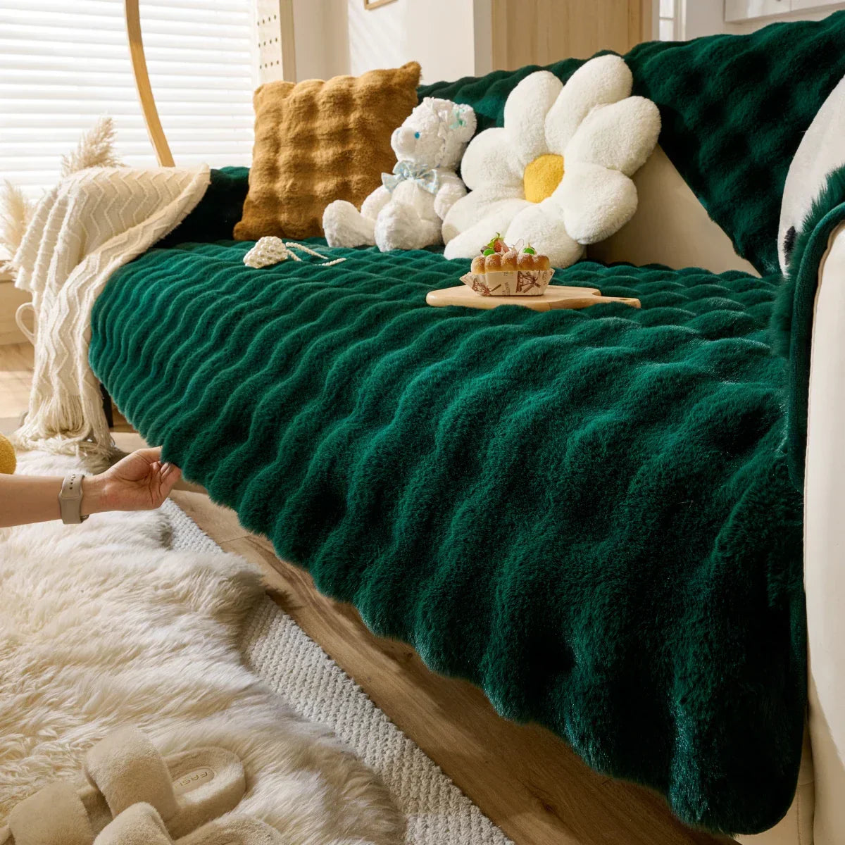 Soft, non-slip plush sofa cover